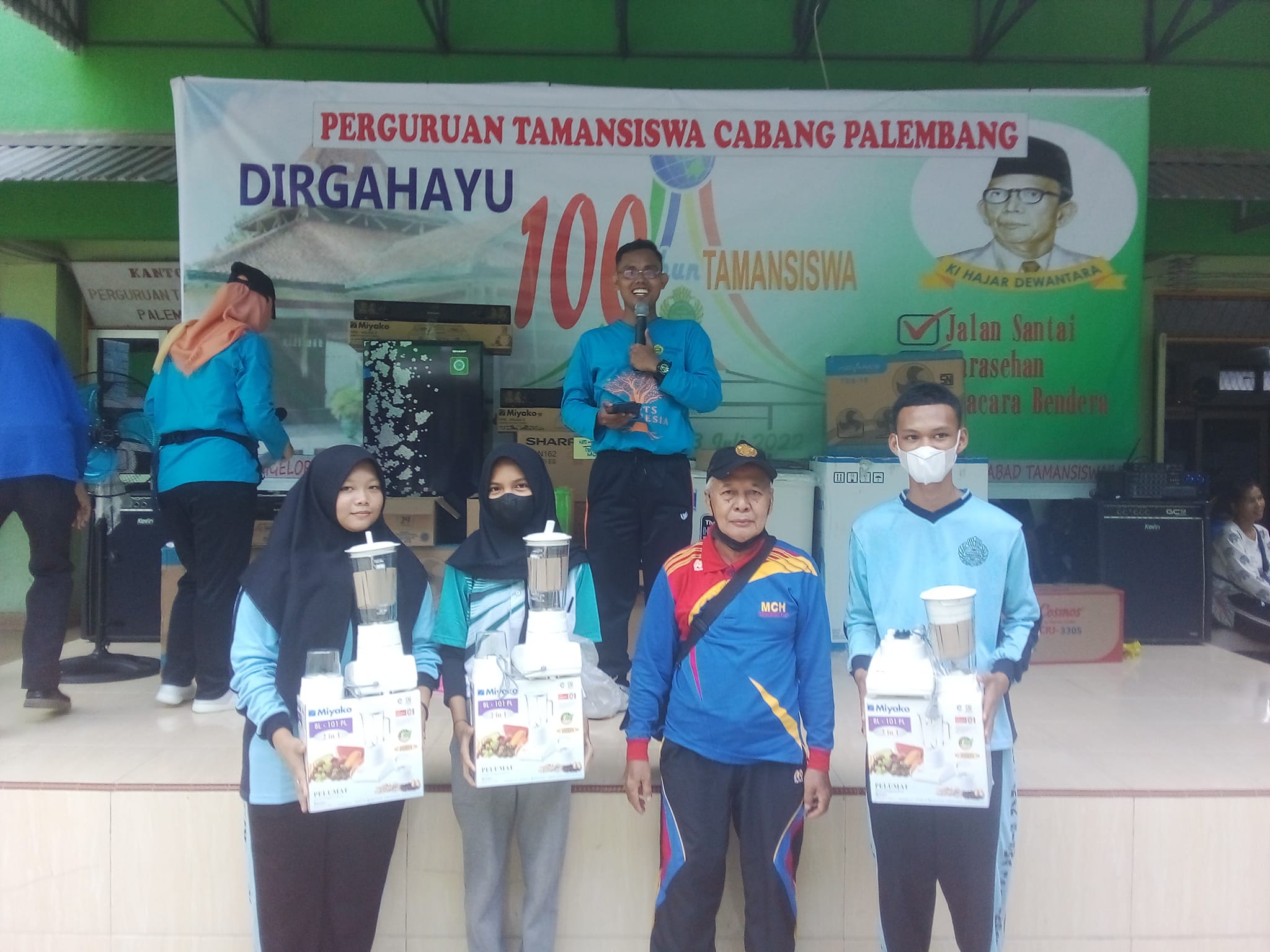 Jalan Santai Peringatan HUT 100 Tahun Tamansiswa Perguruan Tamansiswa Cabang Palembang.